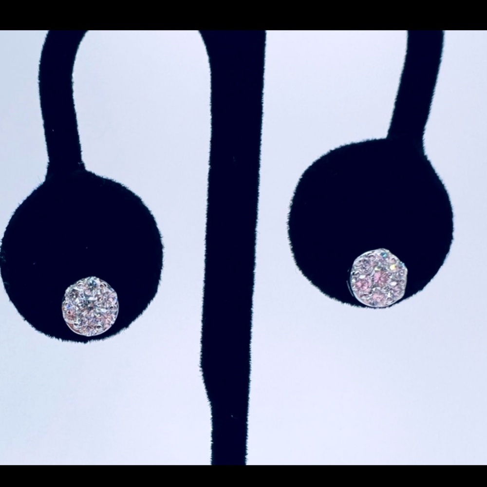 18K two tone diamond solitaire setting earrings. Diamond earrings